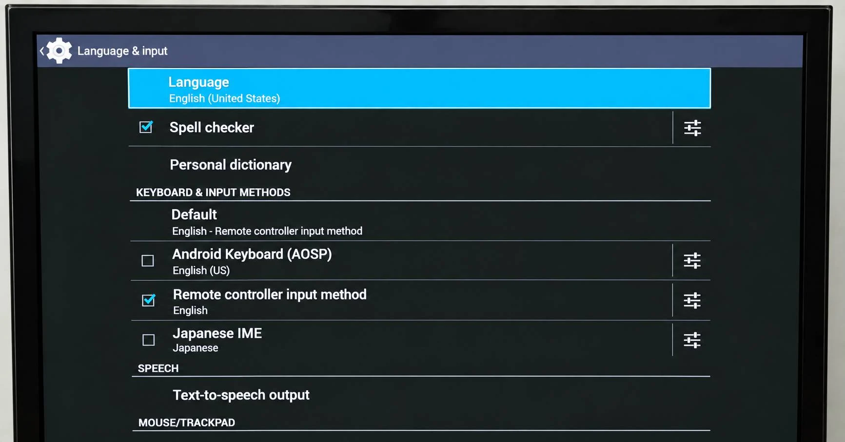 Menu « Language & input » d’un appareil Android TV, avec le réglage de la langue sélectionné